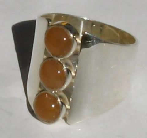 Anillo con cuarzo rosado